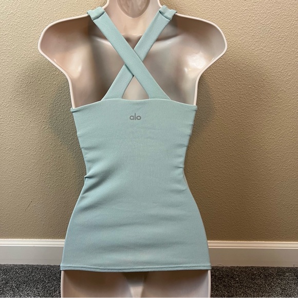 alo yoga elevate ribbed tank - Picture 3 of 13